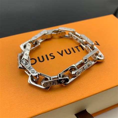 กำไล ข้อ มือ louis vuitton ราคา|ลลุยส์ วิตตอง.